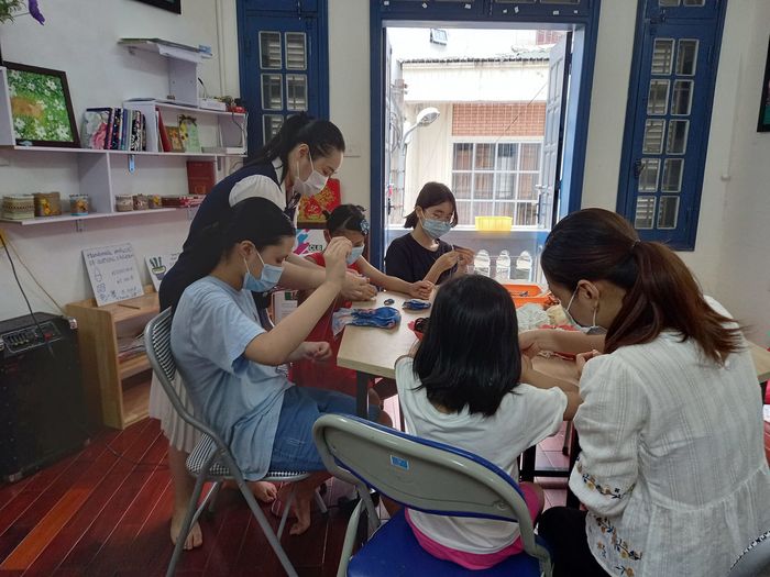 Người phụ nữ U50 chạy sô từ Nam chí Bắc để dạy nghề cho trẻ tự kỷ