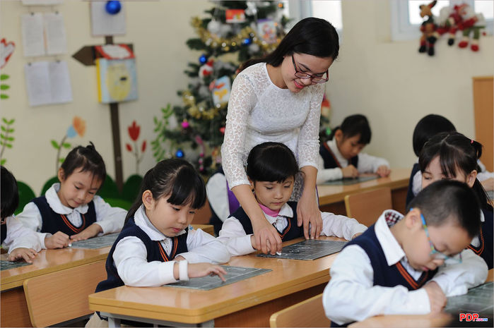 Người thầy có tâm ghi chép profile của học sinh: Chưa quên tên ai