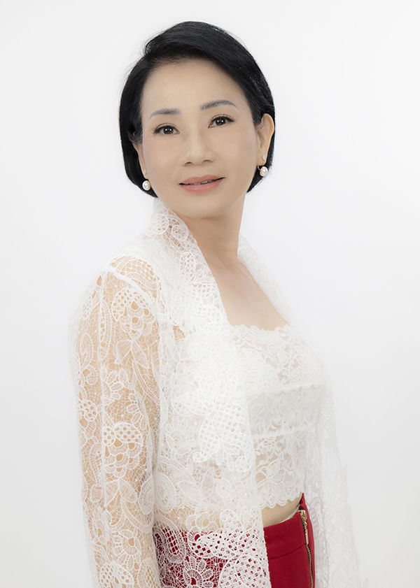 Nhan sắc của Hoàng Trinh ở tuổi U60: Thời gian bỏ quên là có thật
