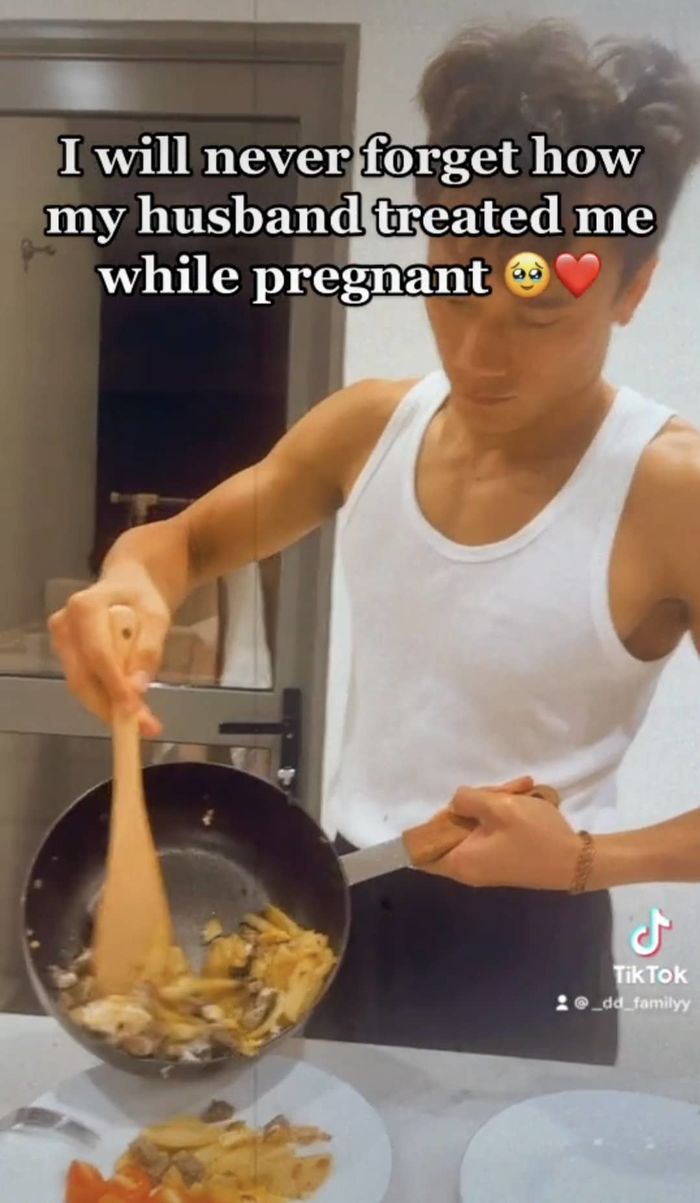 Nhìn lại hành trình đón con trai đầu lòng của thủ môn Bùi Tiến Dũng