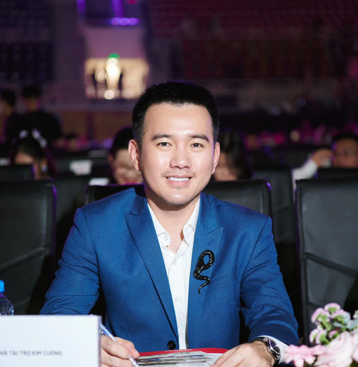Những Hoa hậu quốc tế mặc đầm của NTK Việt và đăng quang
