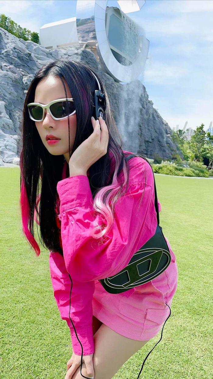 Những màn thua cược hài hước của sao Việt: Thùy Tiên phải đổi avatar