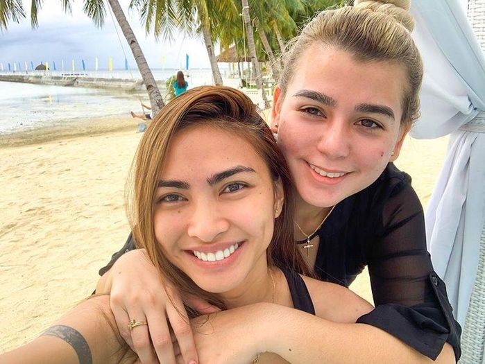 Những người đẹp thoải mái công khai là LGBT: 2 nàng Miss Grand kết hôn