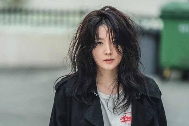 Lee Young Ae trả toàn bộ chi phí đưa một nạn nhân Itaewon về nước