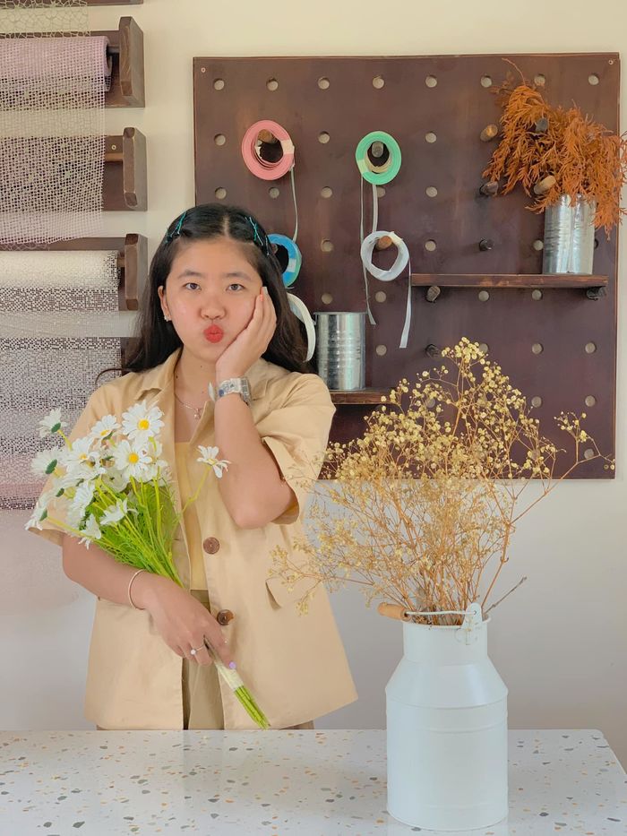 Nữ sinh Đồng Tháp khởi nghiệp làm nến thơm từ hoa sen