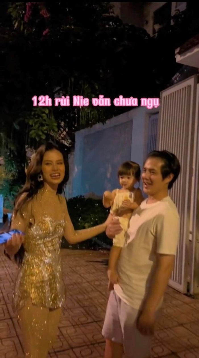 Phản ứng nhóc tỳ sao Việt khi ba mẹ đi làm về: Con Mr Đàm tình cảm