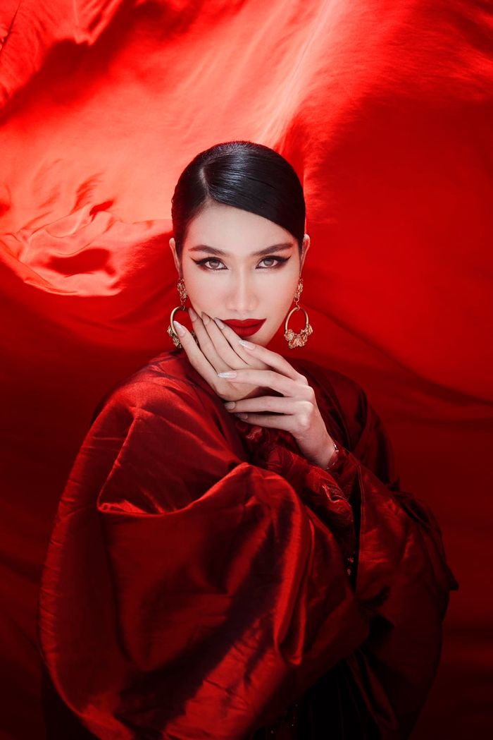 Phương Anh ở cùng phòng với đại diện Nhật Bản, thời trang cực mê mẩn