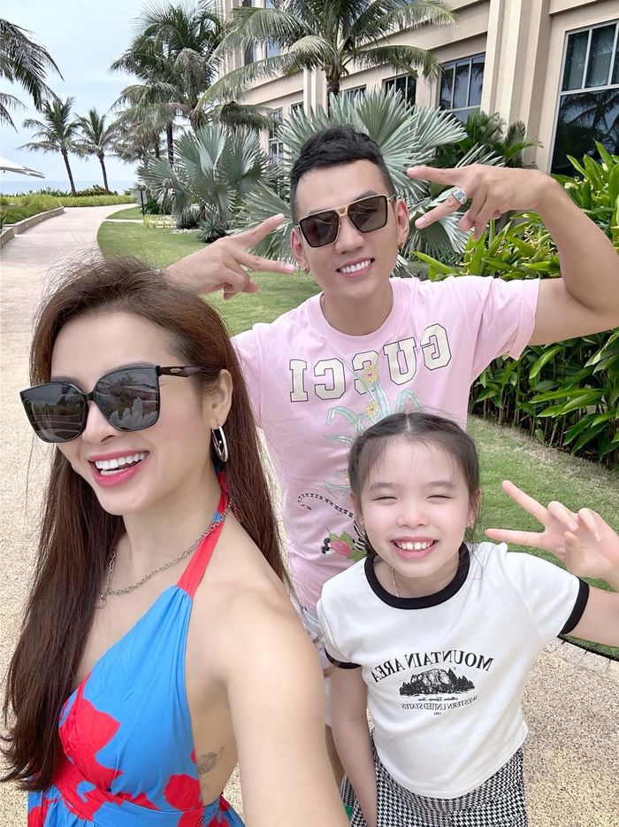 Phương Trinh Jolie tặng quà cho Lý Bình: Không phải xe mà là que thử