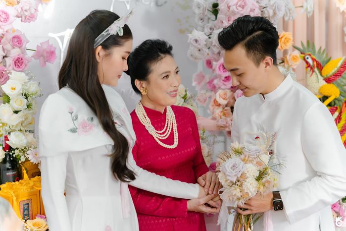Quà cưới mẹ ruột tặng các mỹ nhân Việt: Lê Âu Ngân Anh nhận sổ đỏ