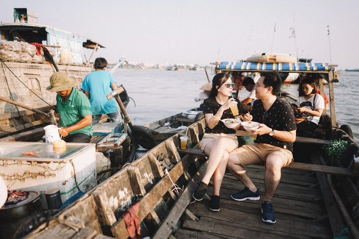 Quá yêu quê hương, cặp vợ chồng chi tiền chụp ảnh cưới khắp An Giang