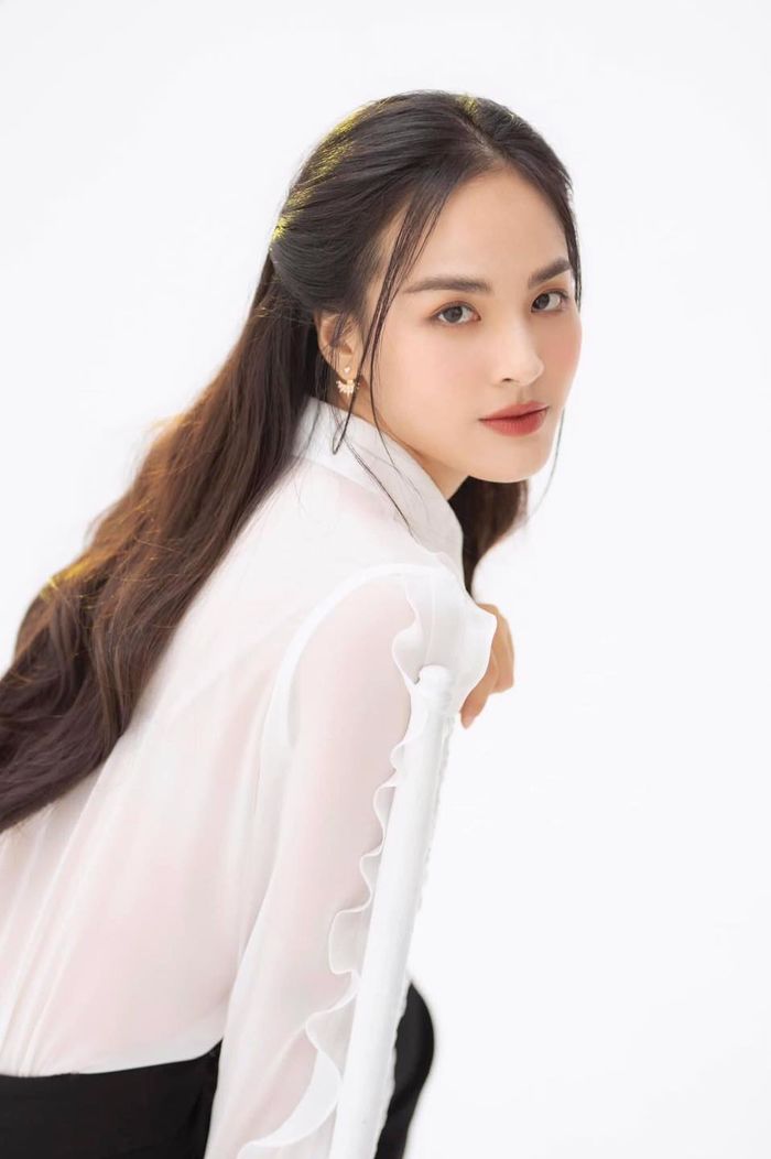 Quỳnh Nga xác nhận bỏ thi Miss Charm, fan sắc đẹp gọi tên Thủy Tiên