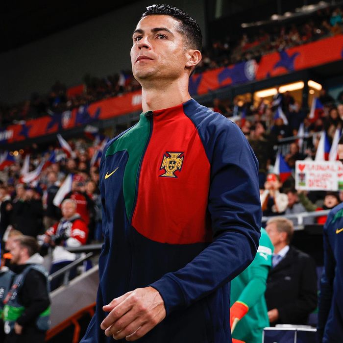 Ronaldo chính thức về CLB Saudi Arabia với mức lương cao nhất lịch sử