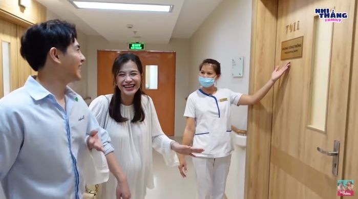 Sao nam Vbiz không tiếc tiền đưa vợ đi đẻ dịch vụ 5 sao