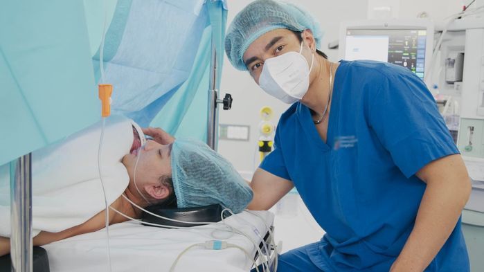 Sao nam Vbiz không tiếc tiền đưa vợ đi đẻ dịch vụ 5 sao