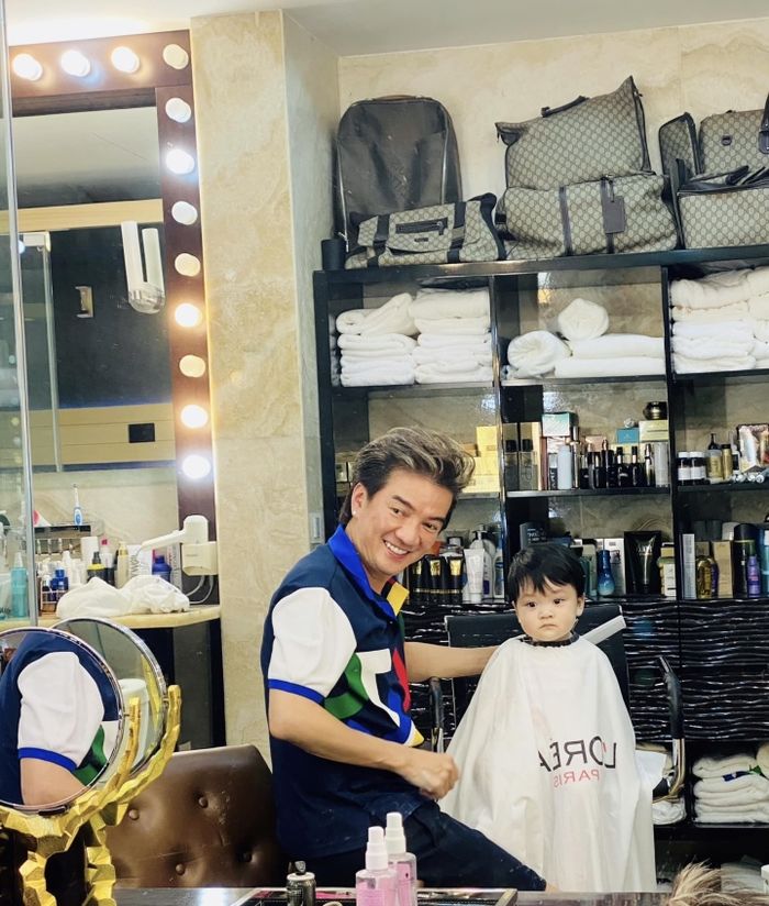 Sao Việt tự mở salon tóc với con: Mr. Đàm đảo ngói cho quý tử Polo