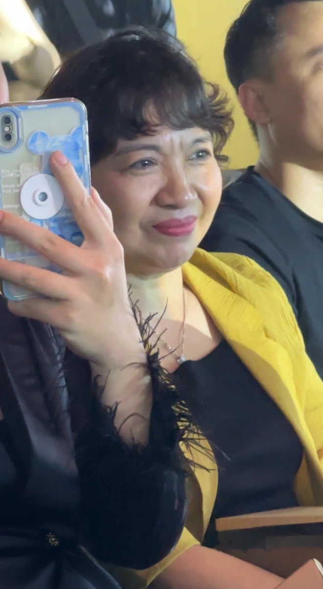 Sao việt được người nhà đi xem biểu diễn: Mẹ Soobin Hoàng Sơn tự hào