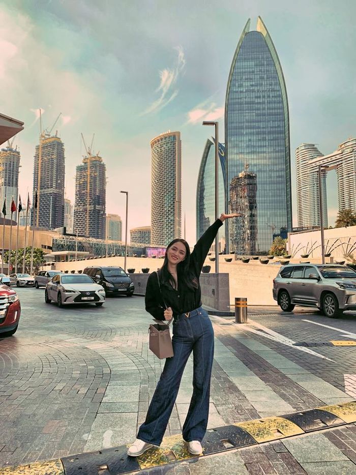 Sao Việt khoe nhan sắc thu hút ở Dubai - thành phố giàu nhất thế giới