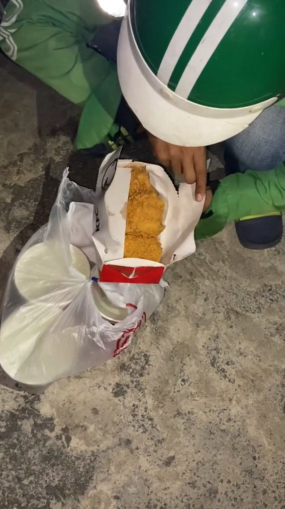 Bị bom 13 bịch bún bò, chủ quán phát miễn phí luôn cho người già