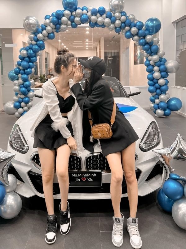 Chiều bạn gái như cặp đôi LGBT Jin Xíu: Chuyển ngay 200 triệu an ủi