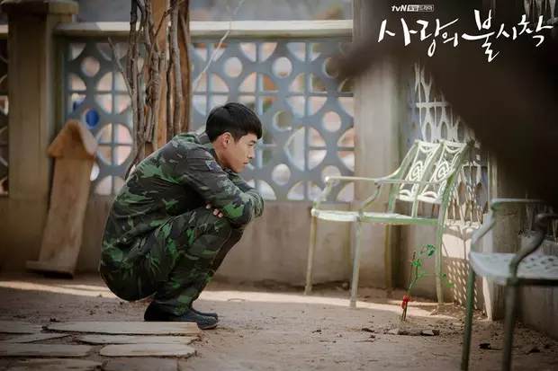 Son Ye Jin và Hyun Bin đón con trai đầu lòng: Fan chúc mừng không ngớt