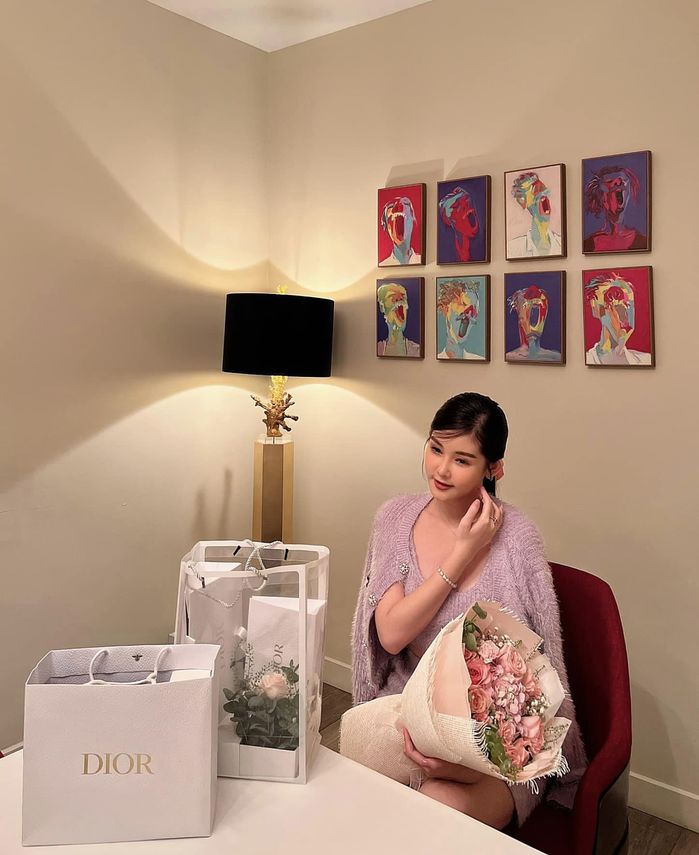 Tài sản của Lê Âu Ngân Anh trước khi làm dâu: Xế hộp gần chục tỷ