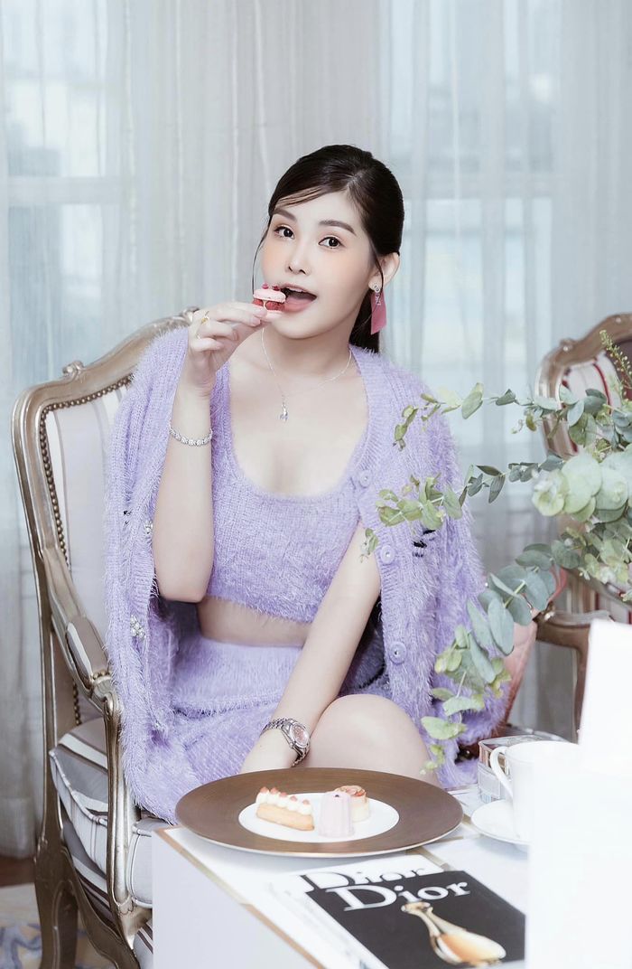 Tài sản của Lê Âu Ngân Anh trước khi làm dâu: Xế hộp gần chục tỷ
