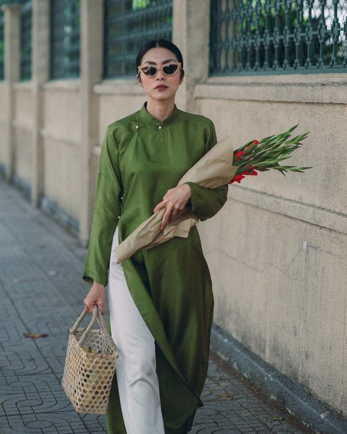 Hà Tăng cứ cài hoa lên tóc, diện đồ truyền thống là đẹp điên đảo