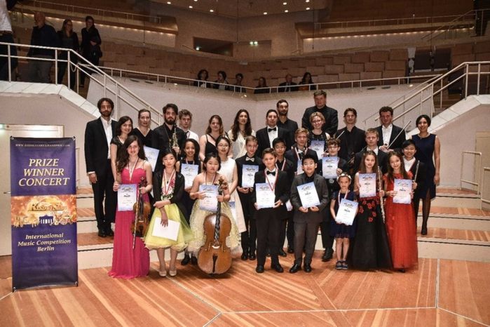 Thần đồng piano 10x: 12 tuổi đã chinh chiến khắp châu Á