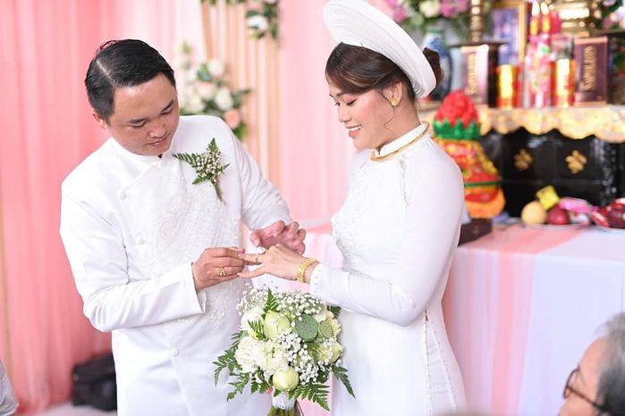 Thánh sún Ngân Thảo được chồng tặng quà độc kỷ niệm 1 năm kết hôn