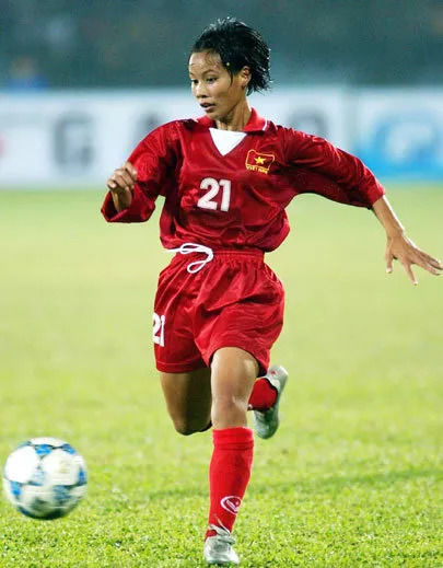Thay dàn hot girl, 2 nữ Quả Bóng Vàng lên sóng Nóng cùng World Cup