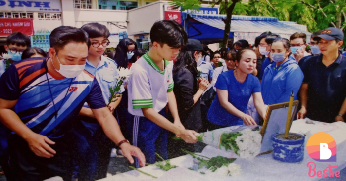 Xúc động với người thầy hơn 30 năm đi dạy chưa dám nghỉ một ngày