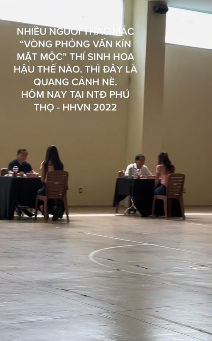 Thí sinh Hoa hậu Việt Nam đối diện 1:1 với giám khảo thi mặc mộc