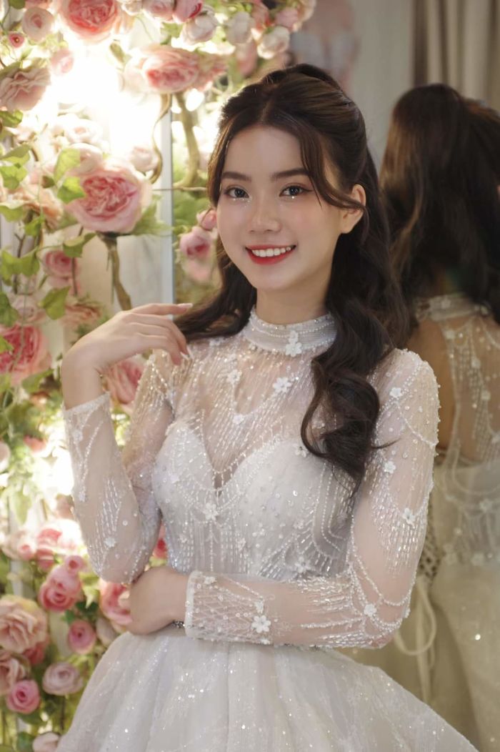 Thí sinh 19 tuổi ở Hoa hậu Việt Nam giống Mỹ Linh - Kỳ Duyên đến lạ