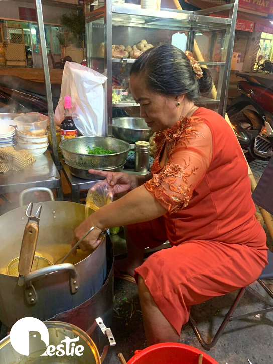 Chủ quán bánh canh 300k xuất hiện tại sự kiện của Trấn Thành