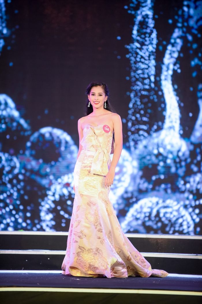 Thời mới đi thi của các Hoa hậu: Thùy Tiên xinh xỉu, H'Hen Niê khác lạ