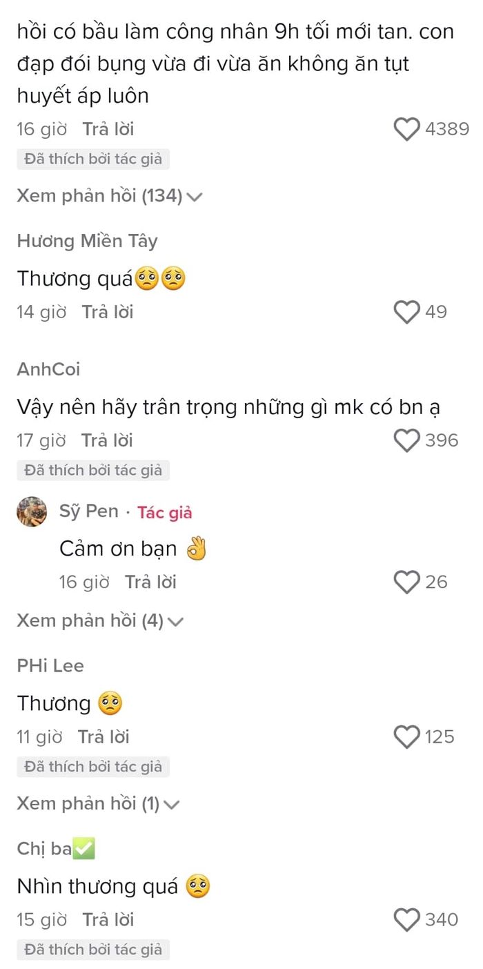 Thương chị gái ăn vội miếng bánh trong lúc chờ đèn đỏ