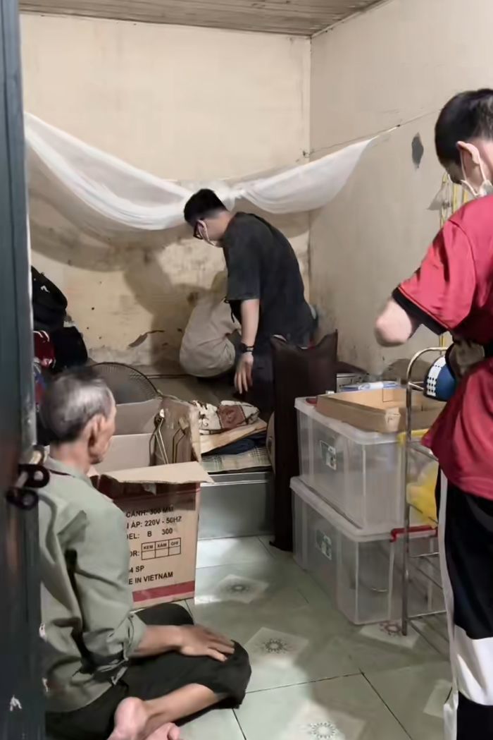 TikToker 2,3 triệu follow mê từ thiện: Không nề hà, thấy khổ là có mặt