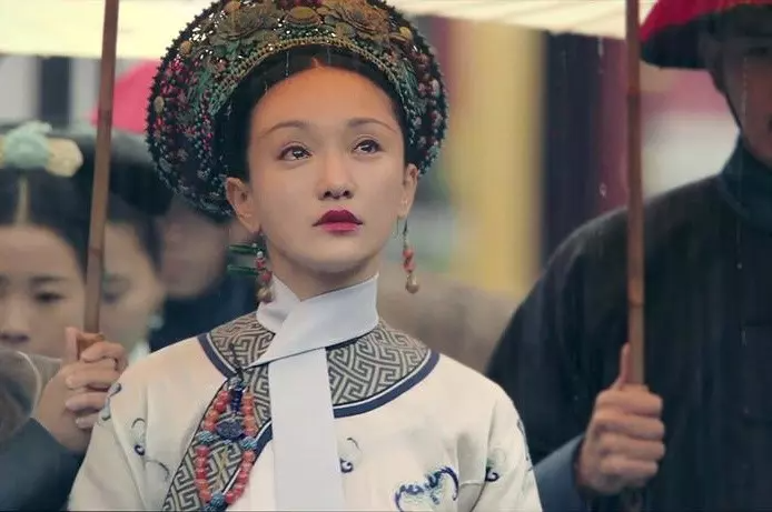 Tình duyên dàn sao Như Ý Truyện: Mai Tần mê người kém 9 tuổi