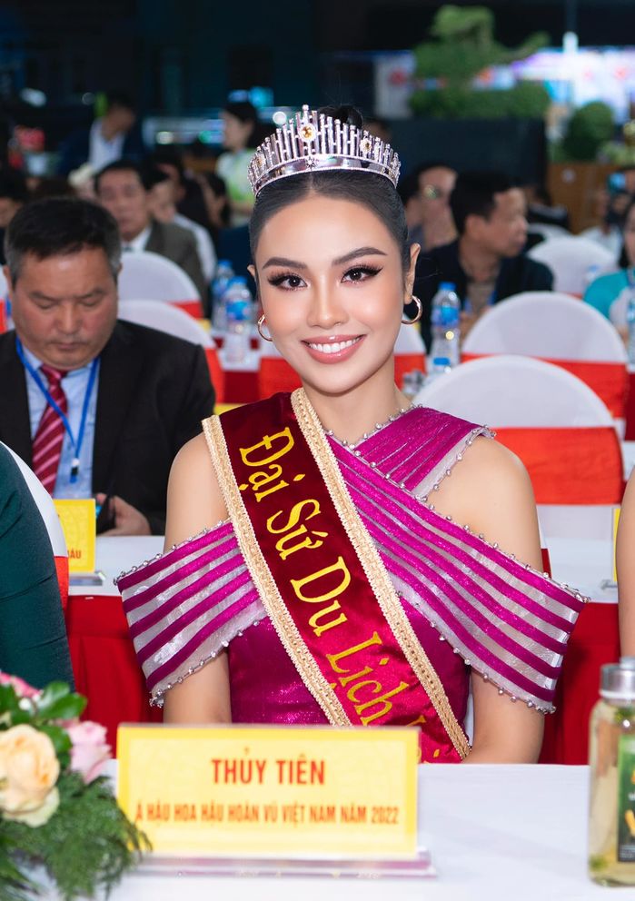 UniMedia nói về nghi vấn chơi xấu Quỳnh Nga, giành suất cho gà nhà