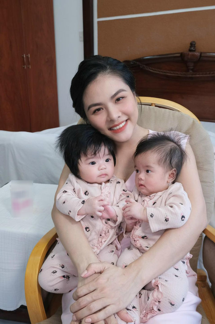 Vân Trang lần đầu chia sẻ khoảnh khắc chào đời của hai con song sinh