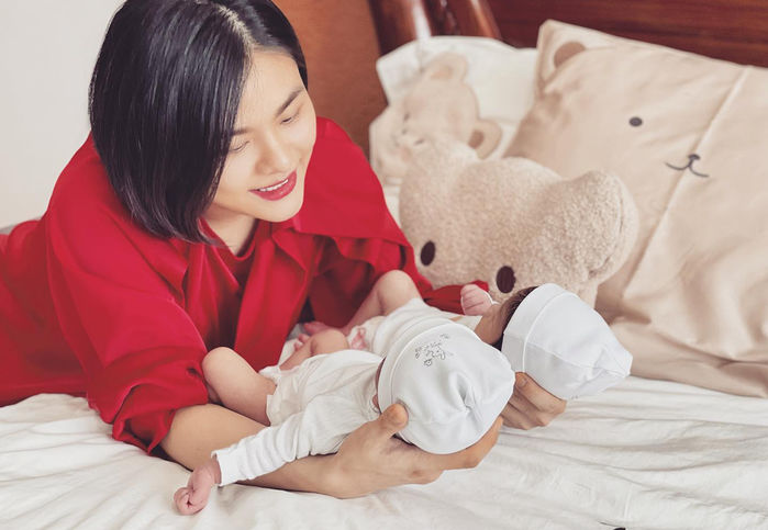 Vân Trang lần đầu chia sẻ khoảnh khắc chào đời của hai con song sinh