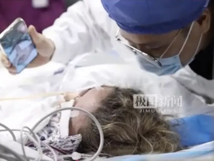 Chia xa 3 năm, chồng khóc cạn khi vừa gặp lại vợ đã ra đi mãi mãi