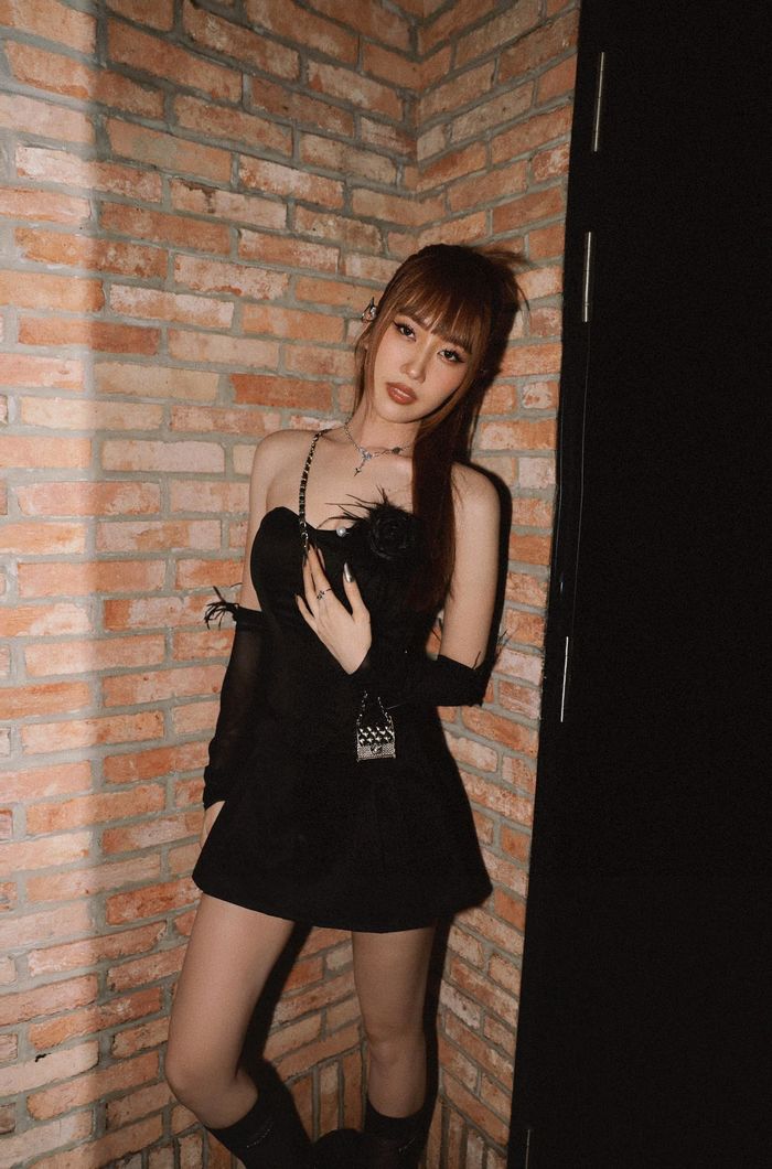 Vòng 2 từng có bé mỡ: Thúy Ngân nay khoe eo 0% mỡ thừa