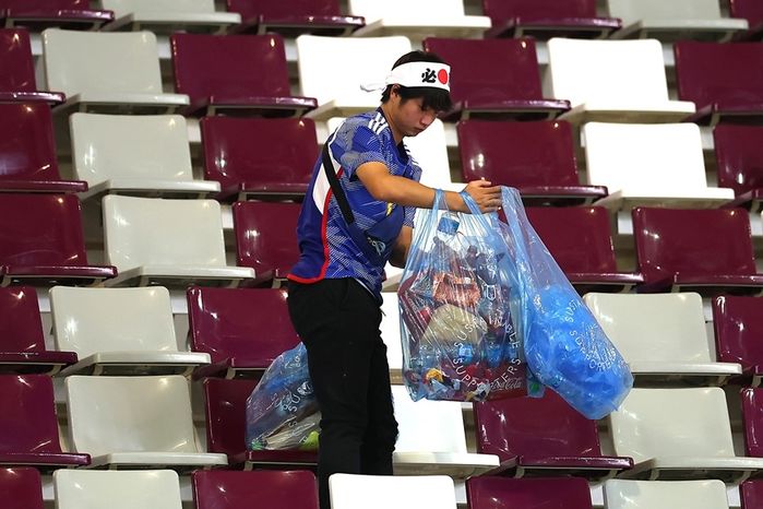 Ý thức của người Nhật tại World Cup: Cầu thủ dọn sạch phòng thay đồ