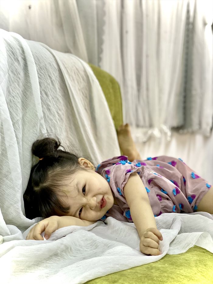 Bé gái 5 tuổi trách bố: Sao bố không cưới ai hiền hơn đi