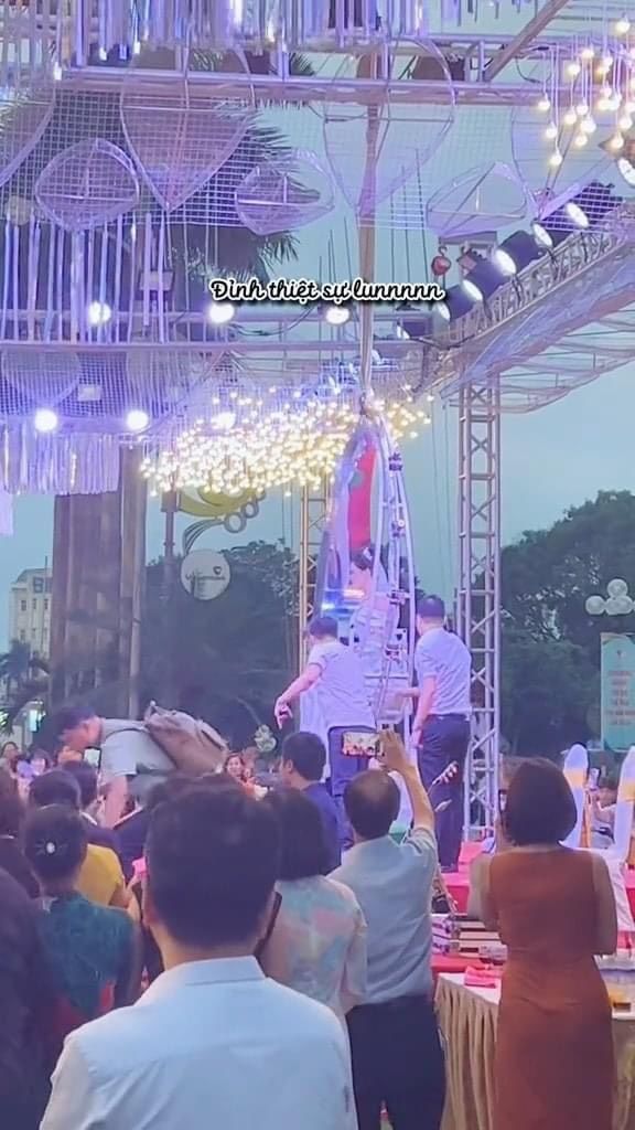 Đám cưới có 1-0-2 tại Nam Định: Cô dâu được rước dâu bằng xe cần cẩu