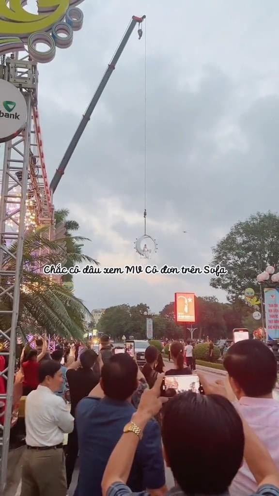 Đám cưới có 1-0-2 tại Nam Định: Cô dâu được rước dâu bằng xe cần cẩu