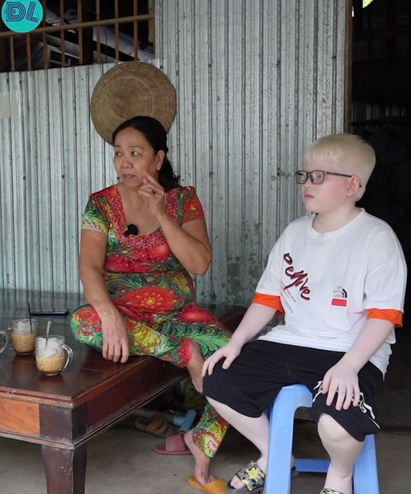 Anh trai của cặp song sinh đẹp như thiên thần: Ngoan ngoãn, học giỏi