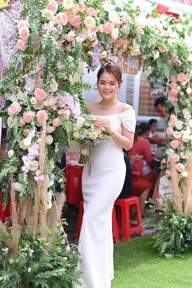 Đọ nhan sắc các hiện tượng mạng diện váy cưới: Trần My như công chúa