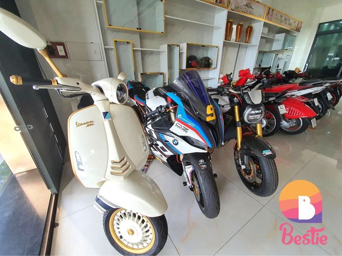 Tiktoker Nguyễn Huỳnh Như khoe bộ sưu tập xe máy toàn biển số độc